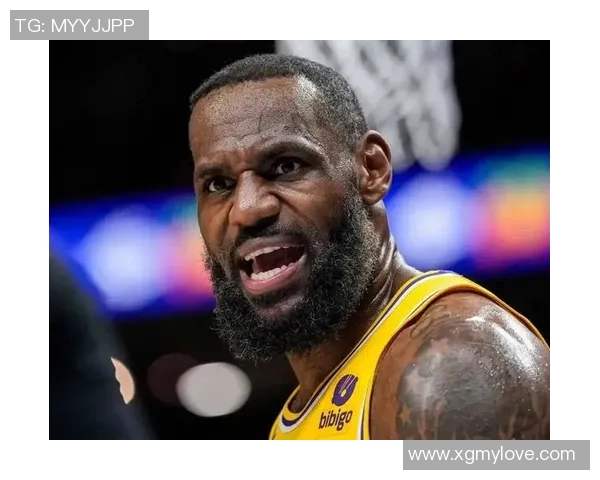 秃头男足球星以光头魅力征服赛场赢得无数球迷热烈追捧