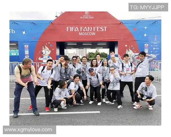 足球明星亲自驾车上路 驾驶技巧大揭秘尽显运动员风采