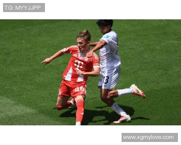 足球球星赛后泪崩动情一幕感动全场引发球迷热议