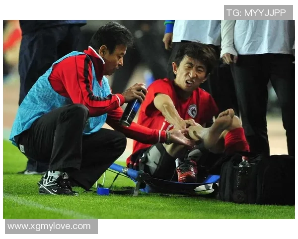 跟腱断裂困扰下的足球球星复出之路与坚韧意志力量